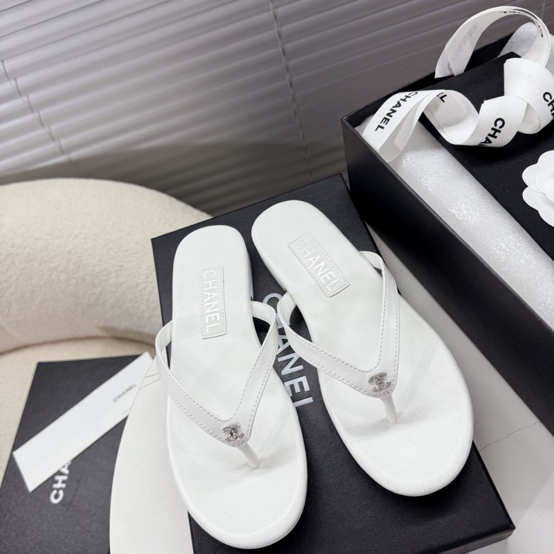 Ch**el slippers